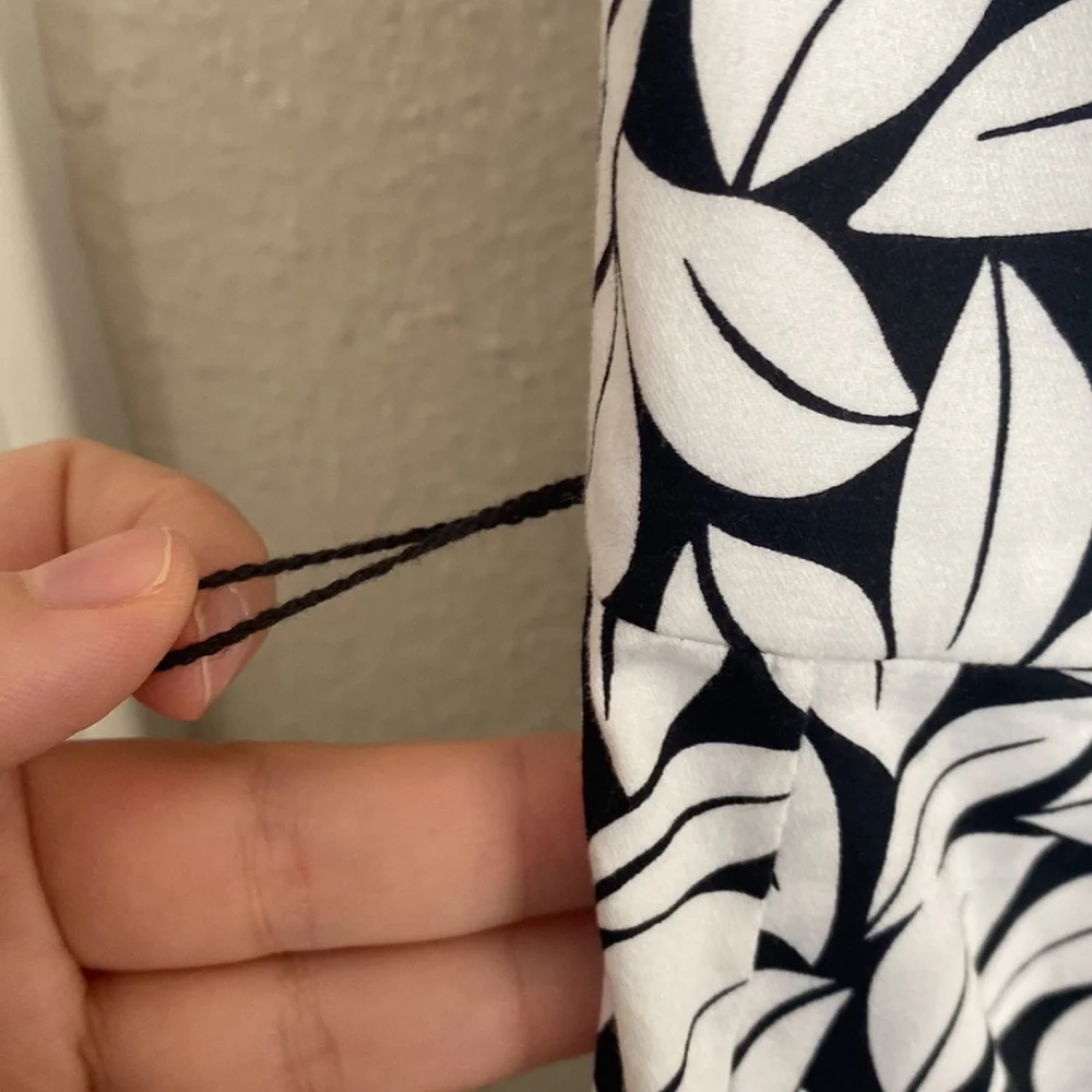 White House Black Market - Size 4 Black & White Floral strapless cocktail dress - Picture 5 of 5